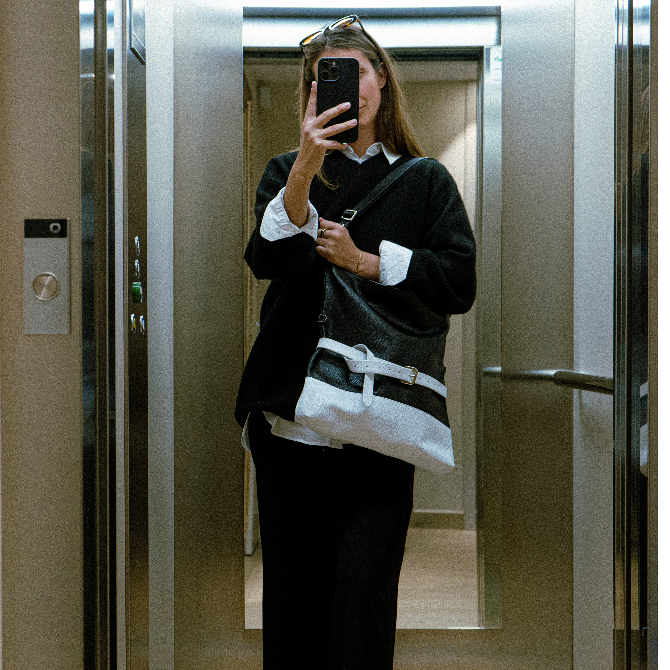 Levante Convertible Clutch Black & White (002)