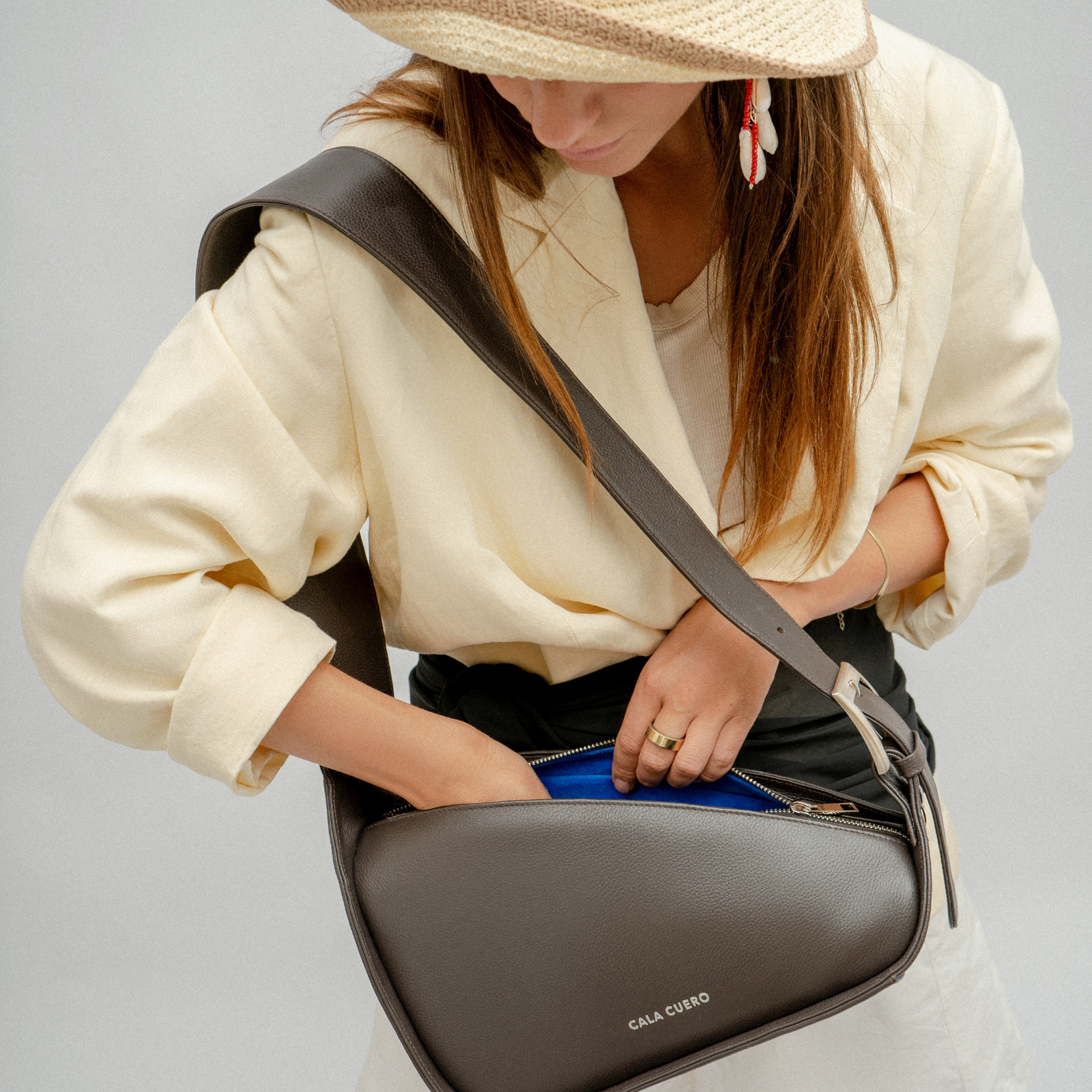 Arco Crossbody Bag Brown (001)