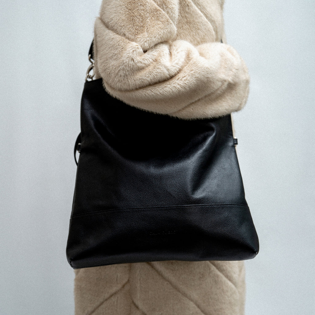 Levante Convertible Clutch Black (002)